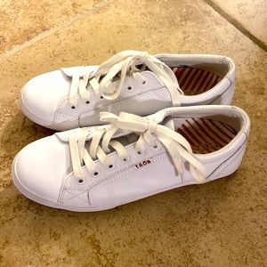 Taos worn once not outside- white leather sneaker women’s sz 9